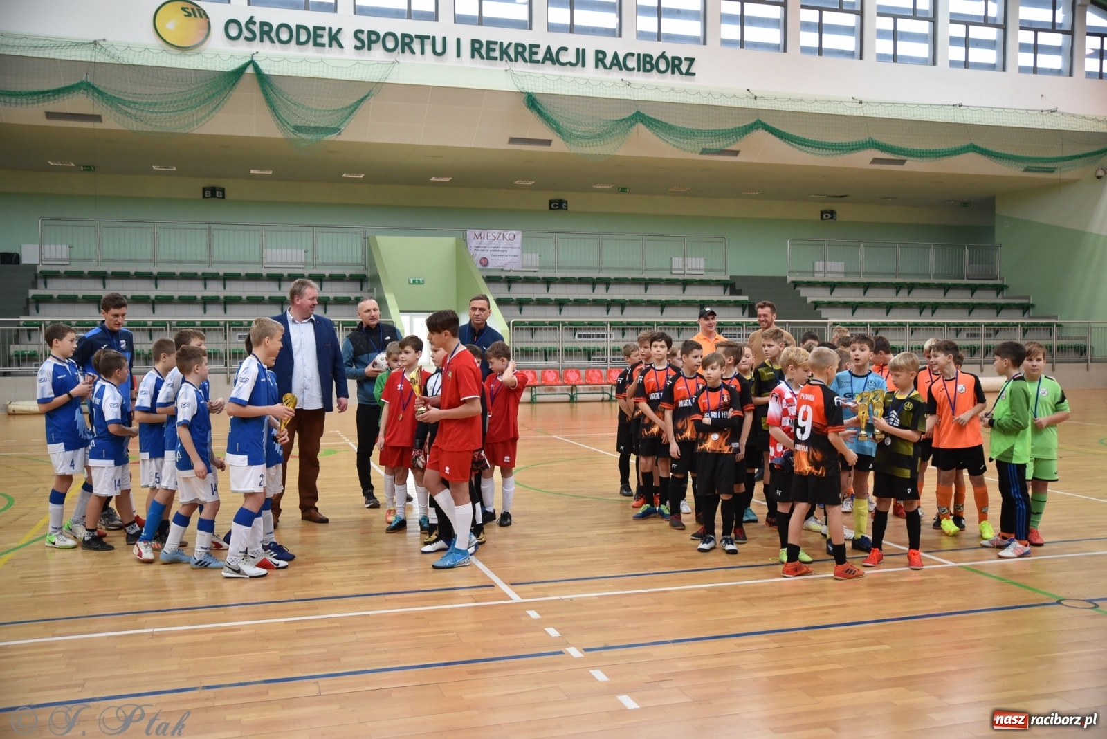 Zdjęcie w galerii na portalu naszraciborz.pl: Halowy turniej o puchar prezesa LKS 07 Markowice [FOTO] wiadomości z regionu