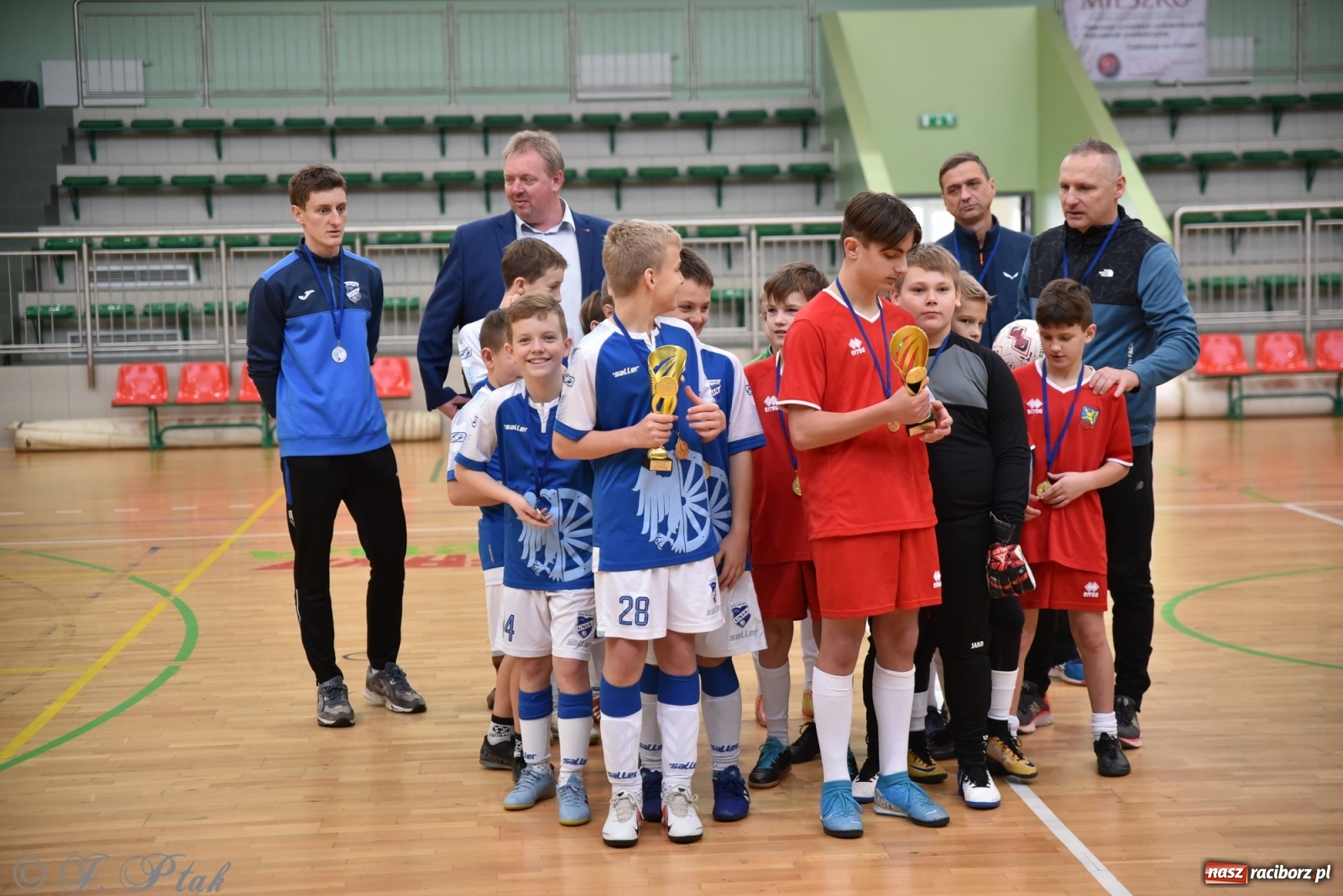 Zdjęcie w galerii na portalu naszraciborz.pl: Halowy turniej o puchar prezesa LKS 07 Markowice [FOTO] wiadomości z regionu