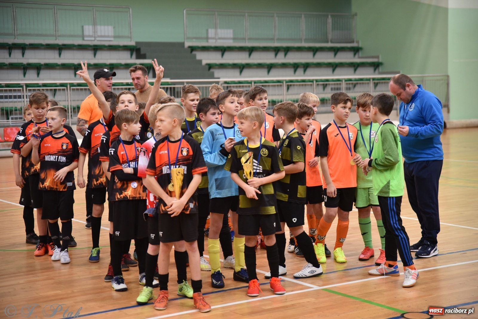 Zdjęcie w galerii na portalu naszraciborz.pl: Halowy turniej o puchar prezesa LKS 07 Markowice [FOTO] wiadomości z regionu