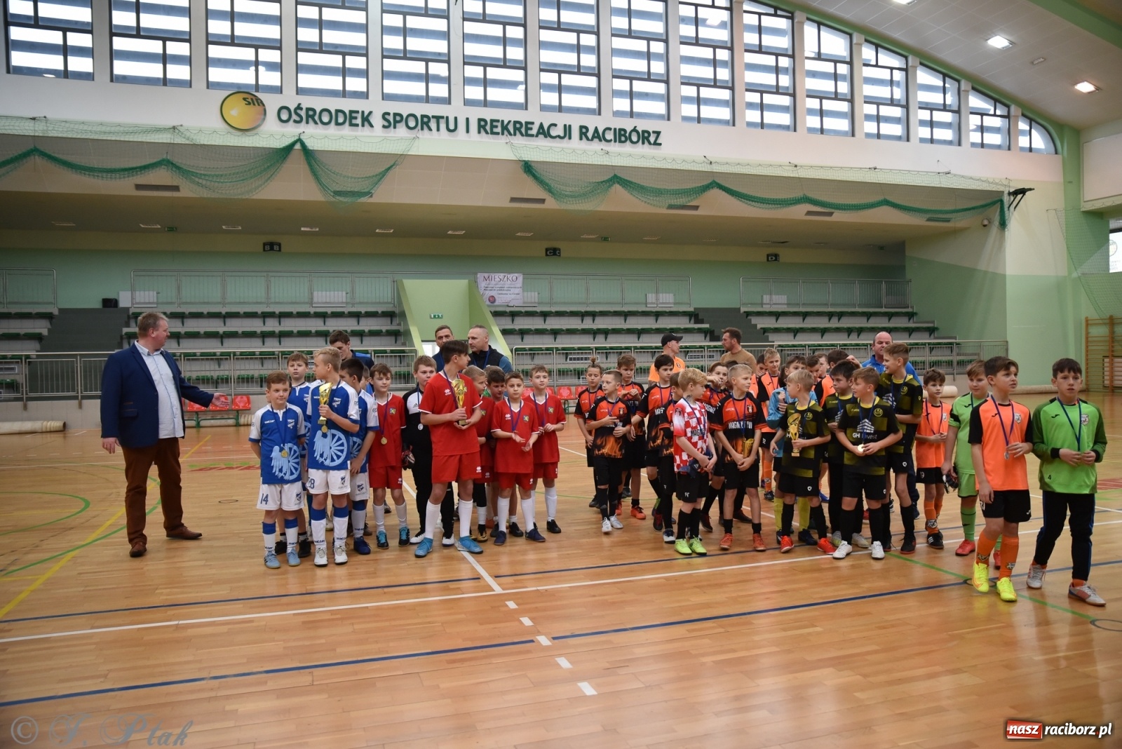Zdjęcie w galerii na portalu naszraciborz.pl: Halowy turniej o puchar prezesa LKS 07 Markowice [FOTO] wiadomości z regionu