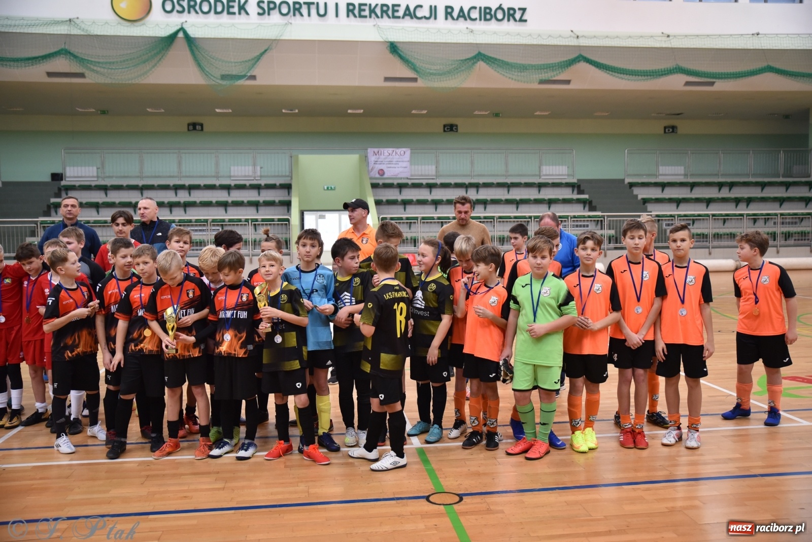 Zdjęcie w galerii na portalu naszraciborz.pl: Halowy turniej o puchar prezesa LKS 07 Markowice [FOTO] wiadomości z regionu