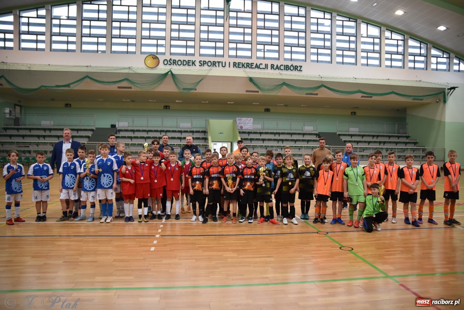 Zdjęcie w galerii na portalu naszraciborz.pl: Halowy turniej o puchar prezesa LKS 07 Markowice [FOTO] wiadomości z regionu