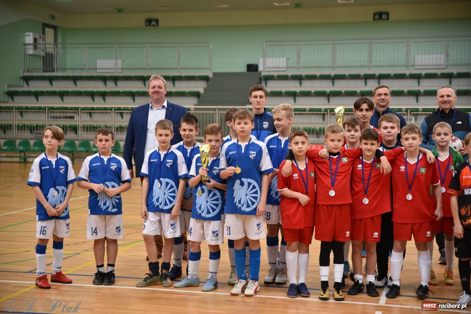 Zdjęcie w galerii na portalu naszraciborz.pl: Halowy turniej o puchar prezesa LKS 07 Markowice [FOTO] wiadomości z regionu