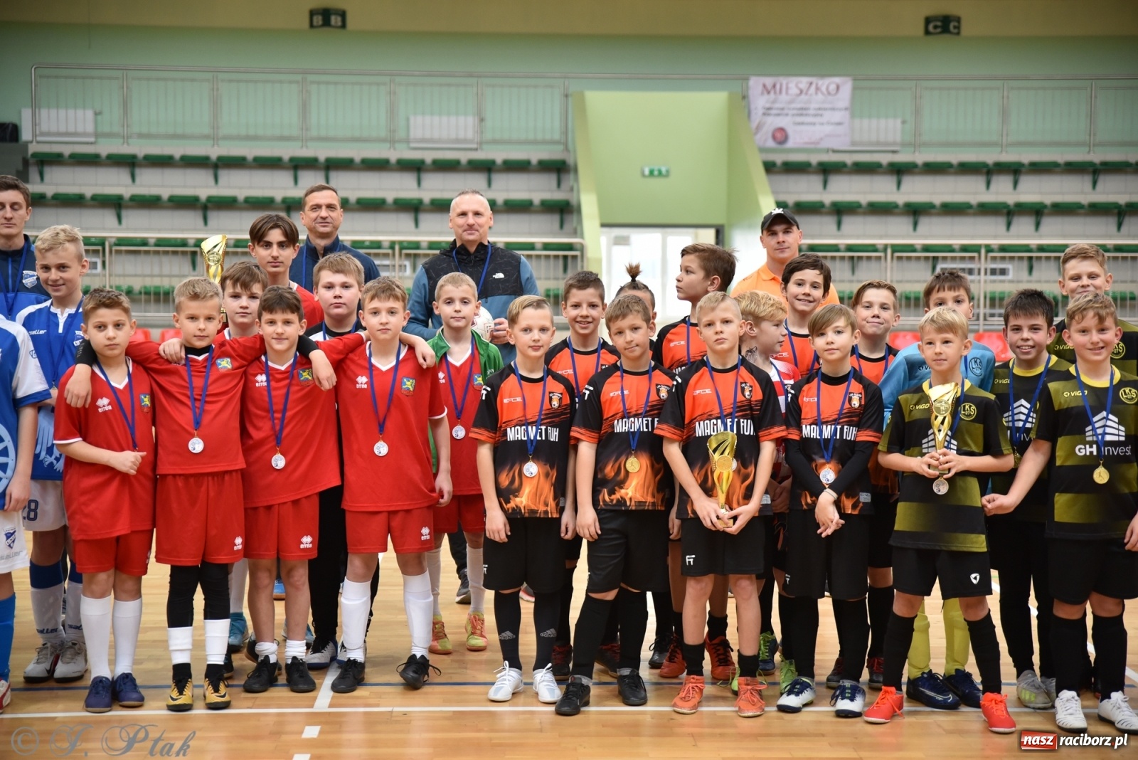 Zdjęcie w galerii na portalu naszraciborz.pl: Halowy turniej o puchar prezesa LKS 07 Markowice [FOTO] wiadomości z regionu