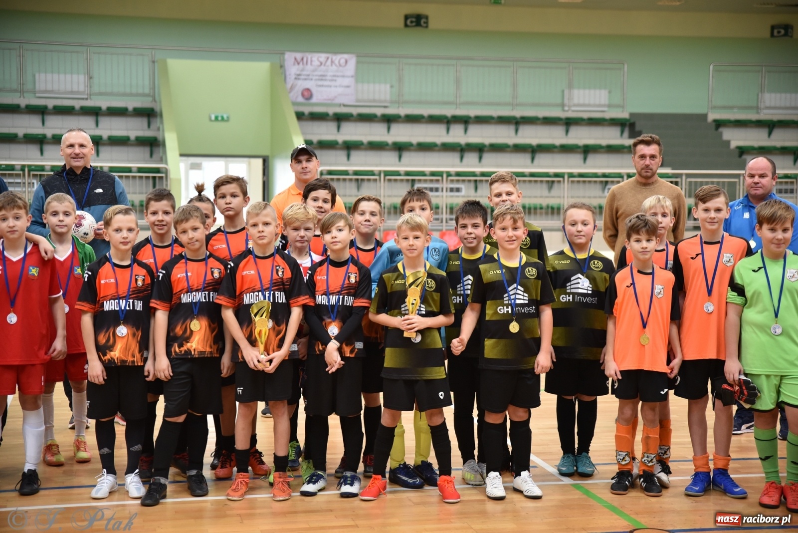 Zdjęcie w galerii na portalu naszraciborz.pl: Halowy turniej o puchar prezesa LKS 07 Markowice [FOTO] wiadomości z regionu