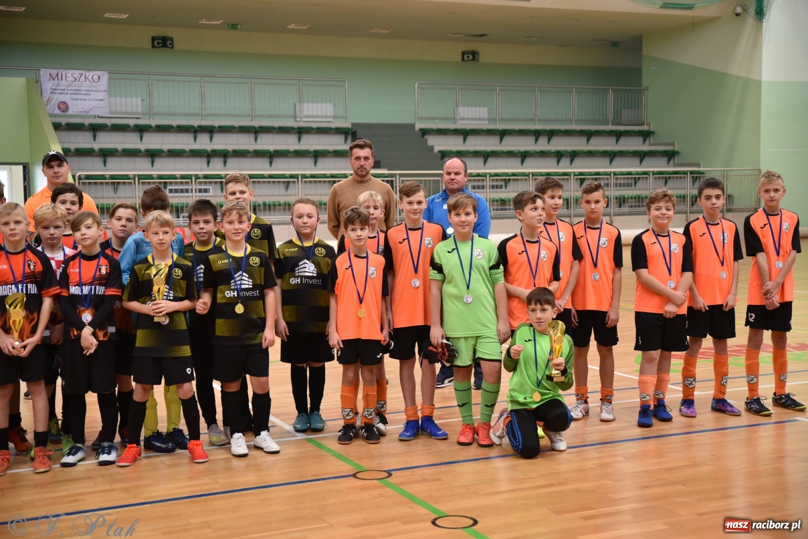 Zdjęcie w galerii na portalu naszraciborz.pl: Halowy turniej o puchar prezesa LKS 07 Markowice [FOTO] wiadomości z regionu