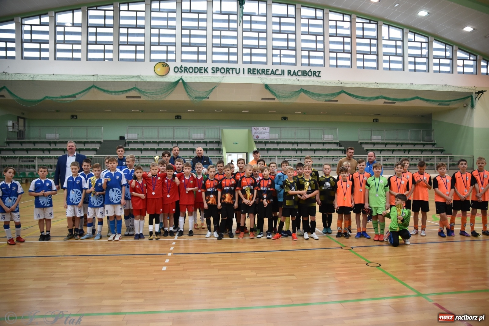 Zdjęcie w galerii na portalu naszraciborz.pl: Halowy turniej o puchar prezesa LKS 07 Markowice [FOTO] wiadomości z regionu