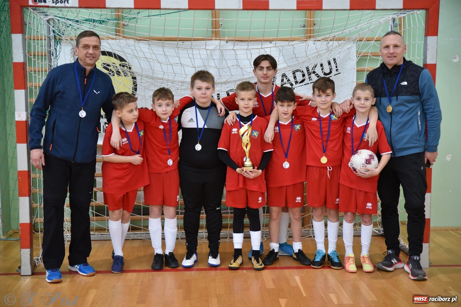 Zdjęcie w galerii na portalu naszraciborz.pl: Halowy turniej o puchar prezesa LKS 07 Markowice [FOTO] wiadomości z regionu