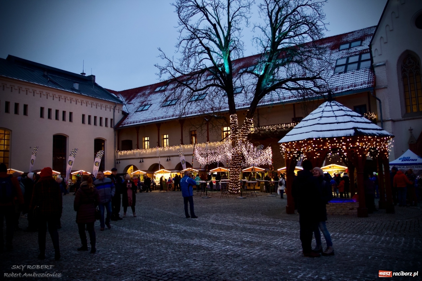 Zdjęcie w galerii na portalu naszraciborz.pl: Oficjalne otwarcie jarmarku i chwila zakłopotania wiadomości z regionu