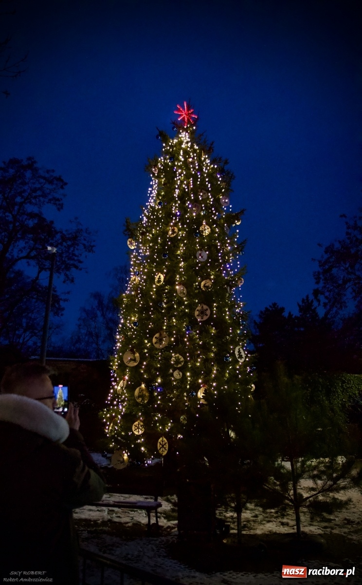 Zdjęcie w galerii na portalu naszraciborz.pl: Oficjalne otwarcie jarmarku i chwila zakłopotania wiadomości z regionu