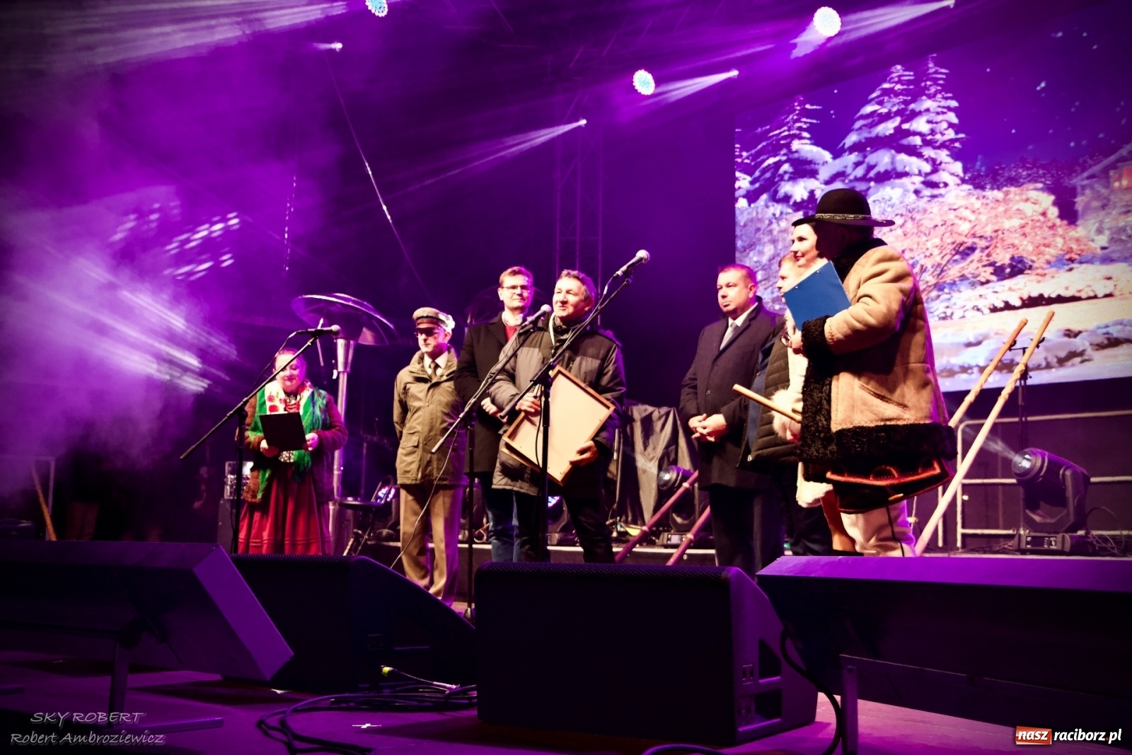 Zdjęcie w galerii na portalu naszraciborz.pl: Oficjalne otwarcie jarmarku i chwila zakłopotania wiadomości z regionu