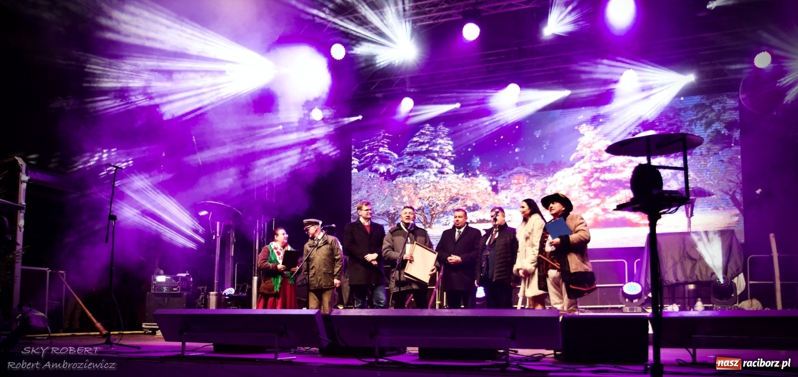 Zdjęcie w galerii na portalu naszraciborz.pl: Oficjalne otwarcie jarmarku i chwila zakłopotania wiadomości z regionu