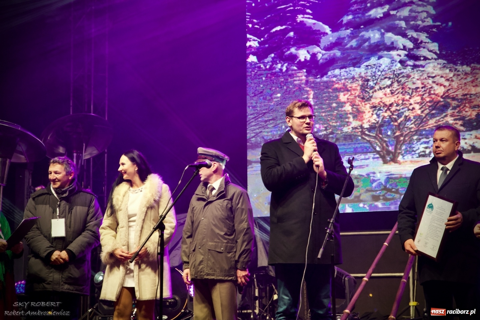 Zdjęcie w galerii na portalu naszraciborz.pl: Oficjalne otwarcie jarmarku i chwila zakłopotania wiadomości z regionu