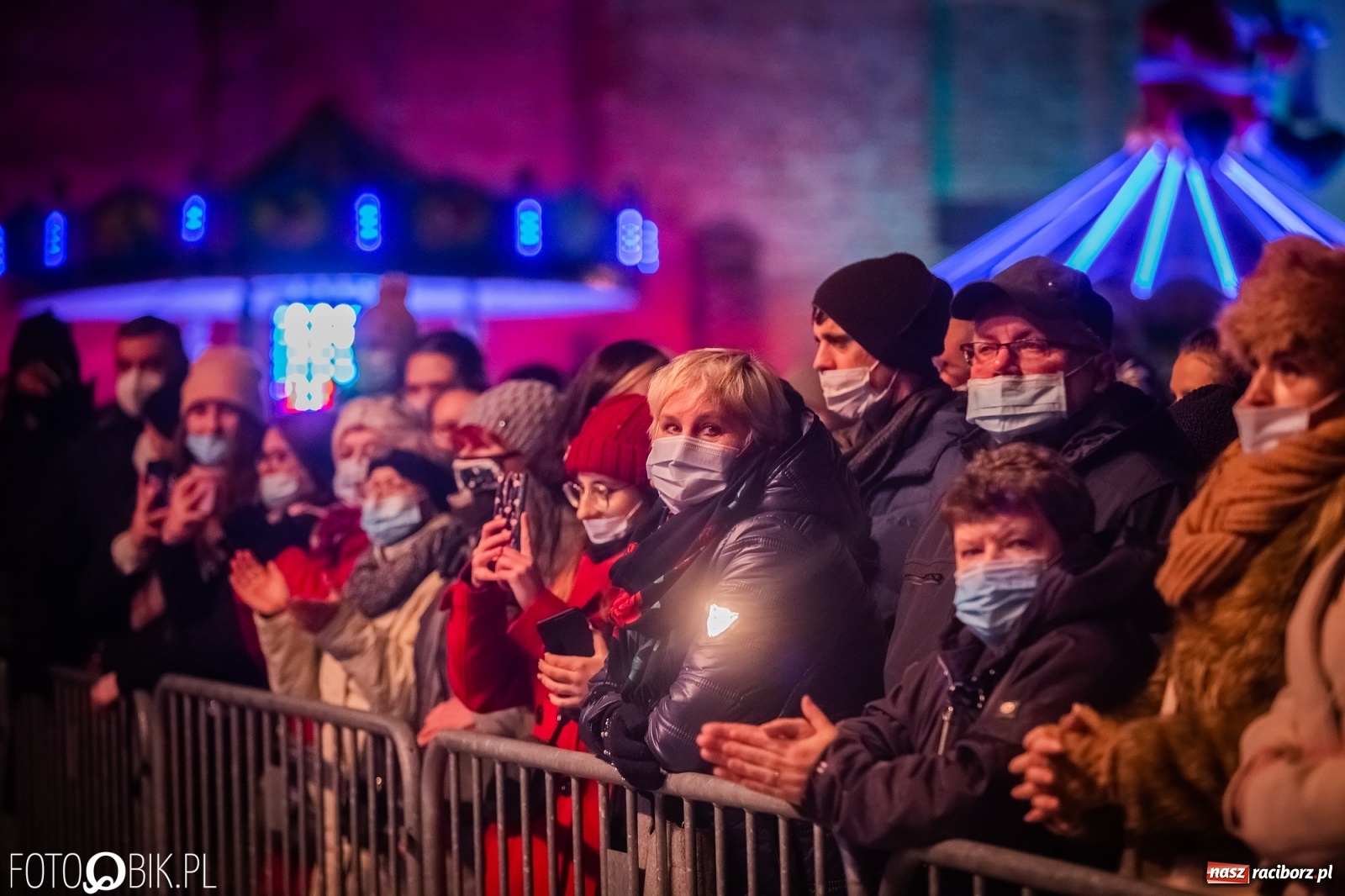 Zdjęcie w galerii na portalu naszraciborz.pl: Golec uOrkiestra rozgrzała publiczność na jarmarku [FOTO i WIDEO] wiadomości z regionu