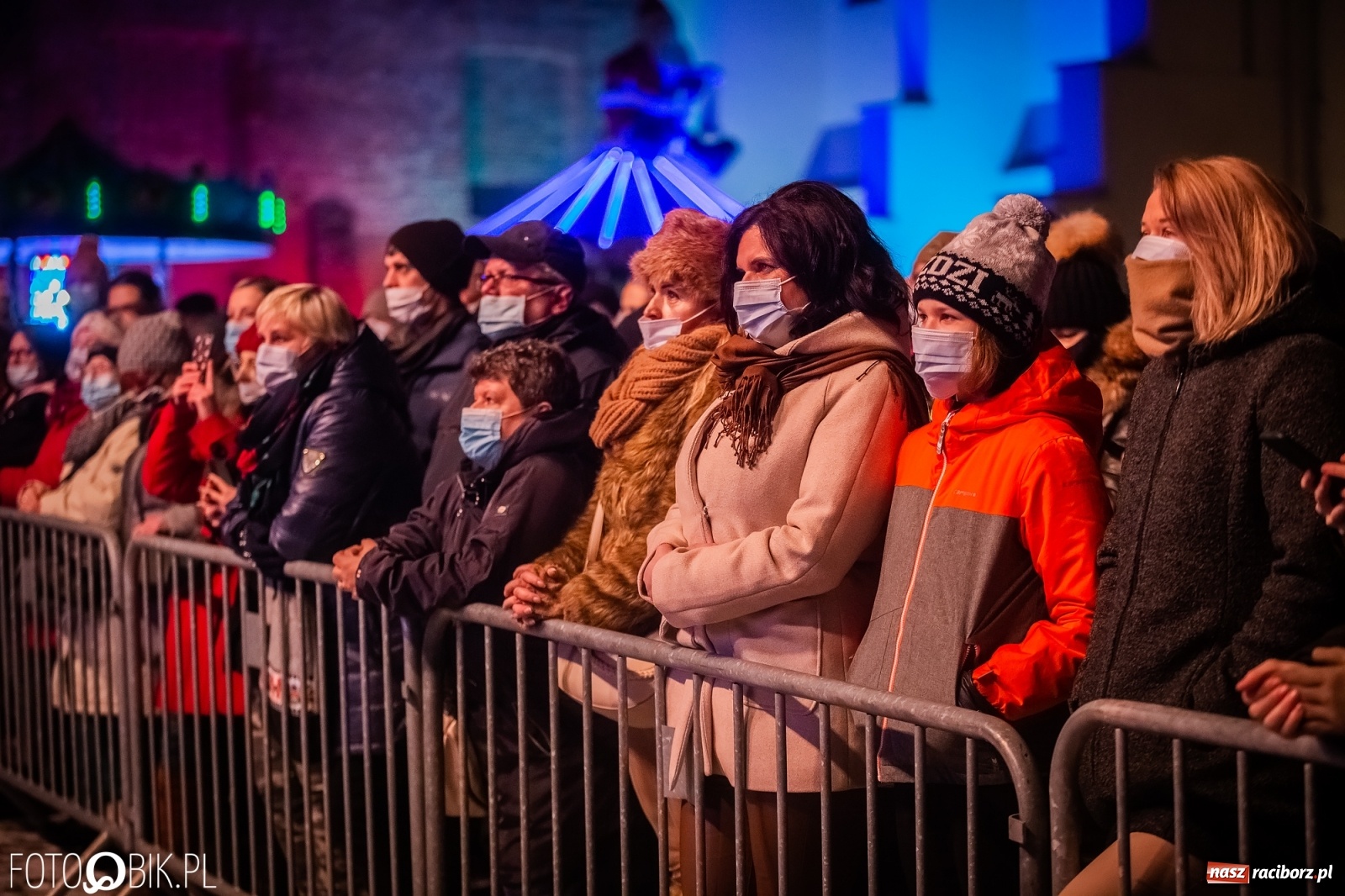 Zdjęcie w galerii na portalu naszraciborz.pl: Golec uOrkiestra rozgrzała publiczność na jarmarku [FOTO i WIDEO] wiadomości z regionu