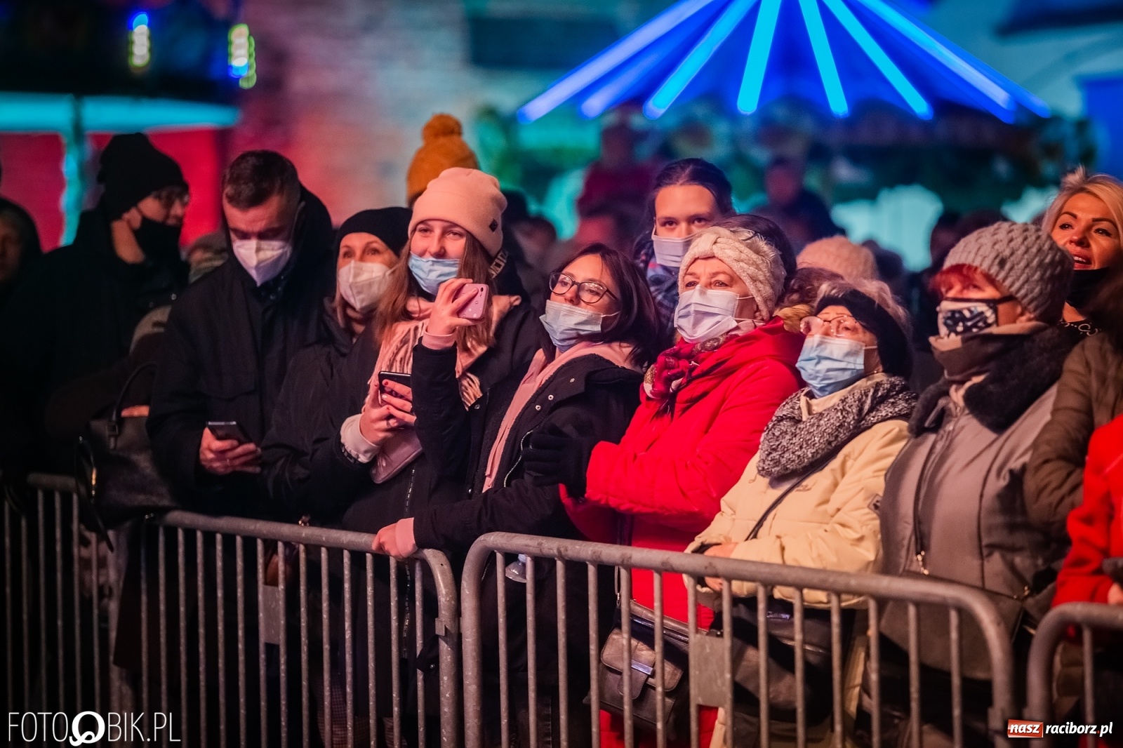 Zdjęcie w galerii na portalu naszraciborz.pl: Golec uOrkiestra rozgrzała publiczność na jarmarku [FOTO i WIDEO] wiadomości z regionu