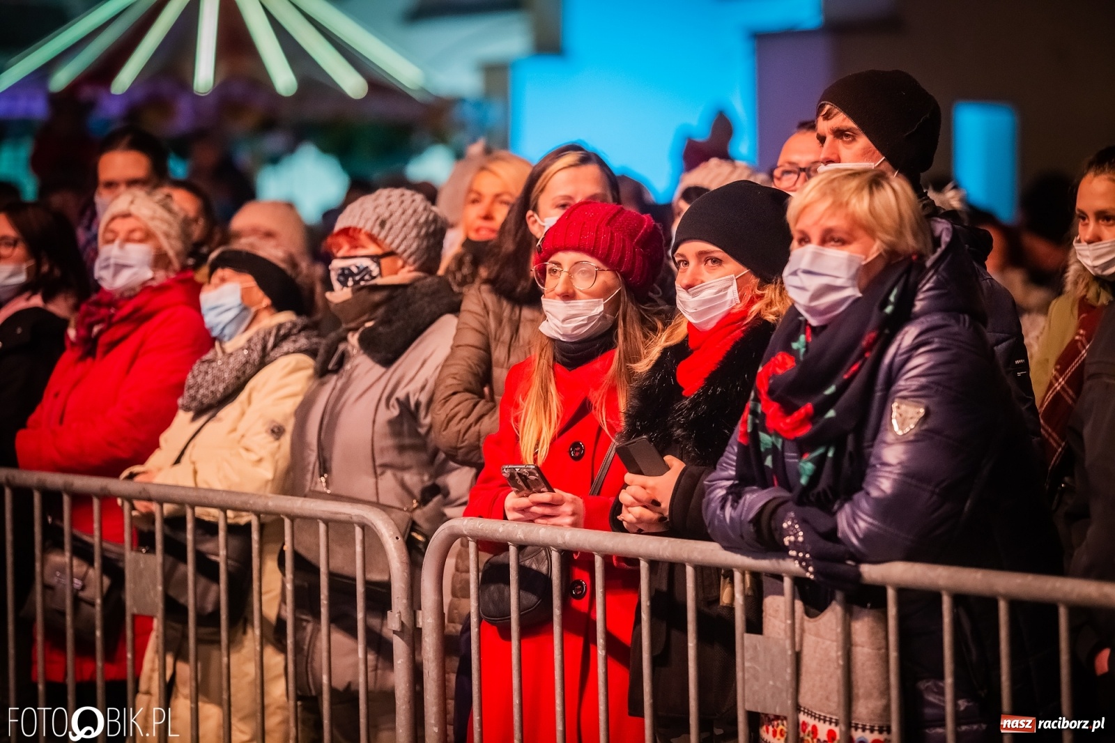 Zdjęcie w galerii na portalu naszraciborz.pl: Golec uOrkiestra rozgrzała publiczność na jarmarku [FOTO i WIDEO] wiadomości z regionu