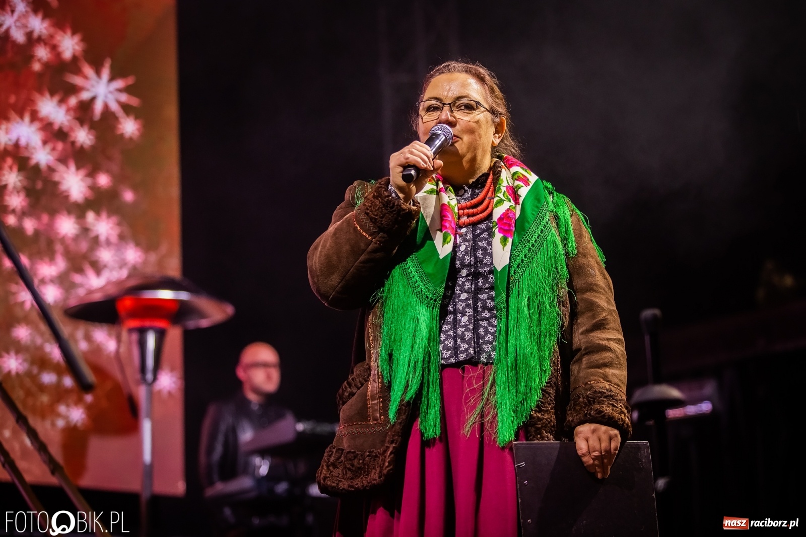 Zdjęcie w galerii na portalu naszraciborz.pl: Golec uOrkiestra rozgrzała publiczność na jarmarku [FOTO i WIDEO] wiadomości z regionu