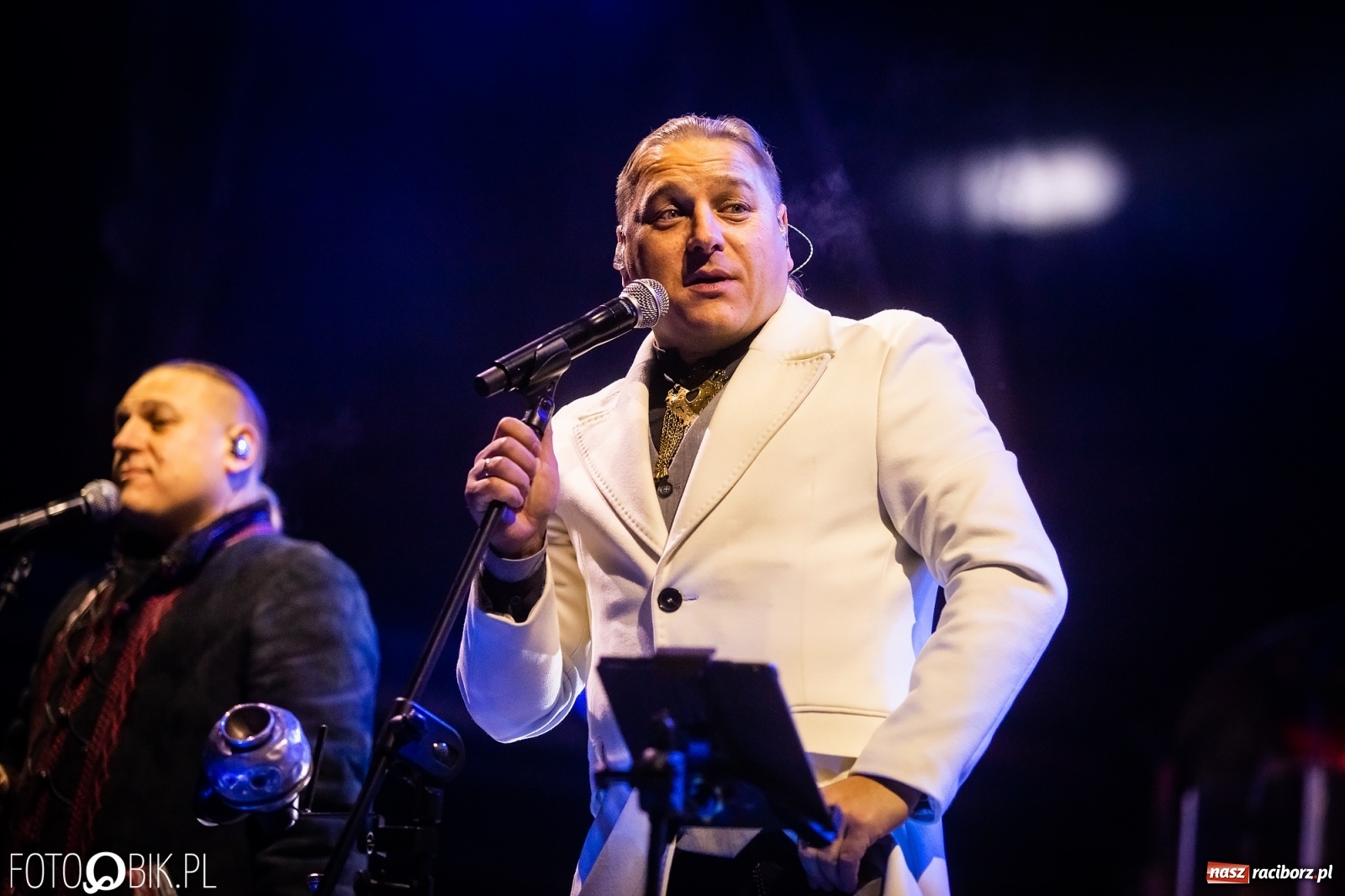 Zdjęcie w galerii na portalu naszraciborz.pl: Golec uOrkiestra rozgrzała publiczność na jarmarku [FOTO i WIDEO] wiadomości z regionu