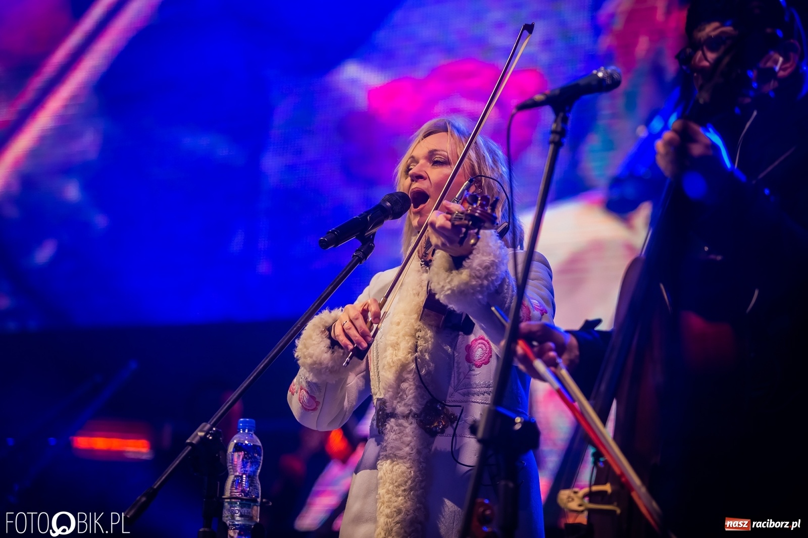 Zdjęcie w galerii na portalu naszraciborz.pl: Golec uOrkiestra rozgrzała publiczność na jarmarku [FOTO i WIDEO] wiadomości z regionu