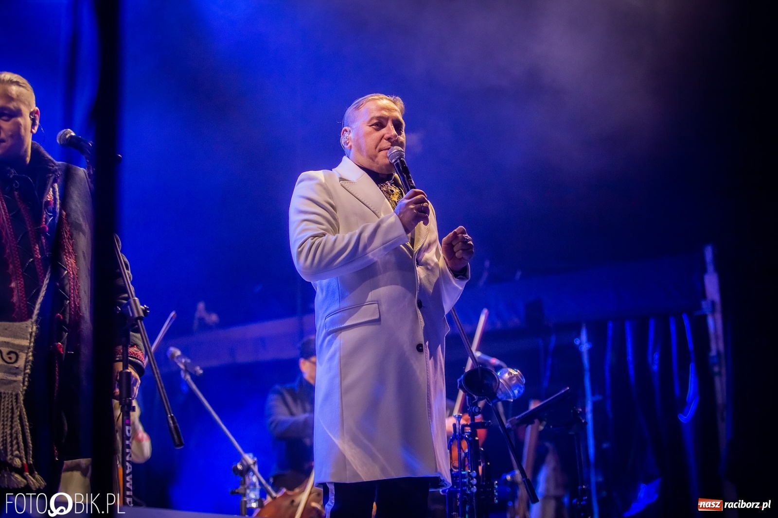 Zdjęcie w galerii na portalu naszraciborz.pl: Golec uOrkiestra rozgrzała publiczność na jarmarku [FOTO i WIDEO] wiadomości z regionu