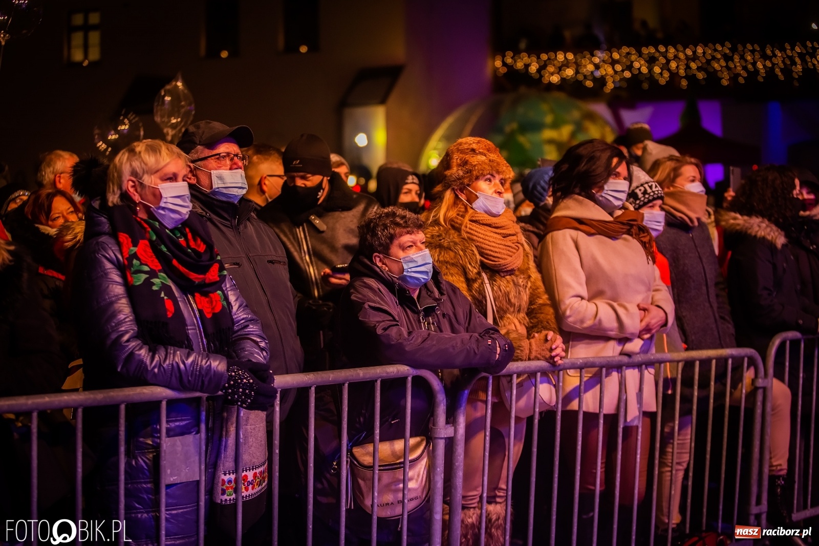 Zdjęcie w galerii na portalu naszraciborz.pl: Golec uOrkiestra rozgrzała publiczność na jarmarku [FOTO i WIDEO] wiadomości z regionu
