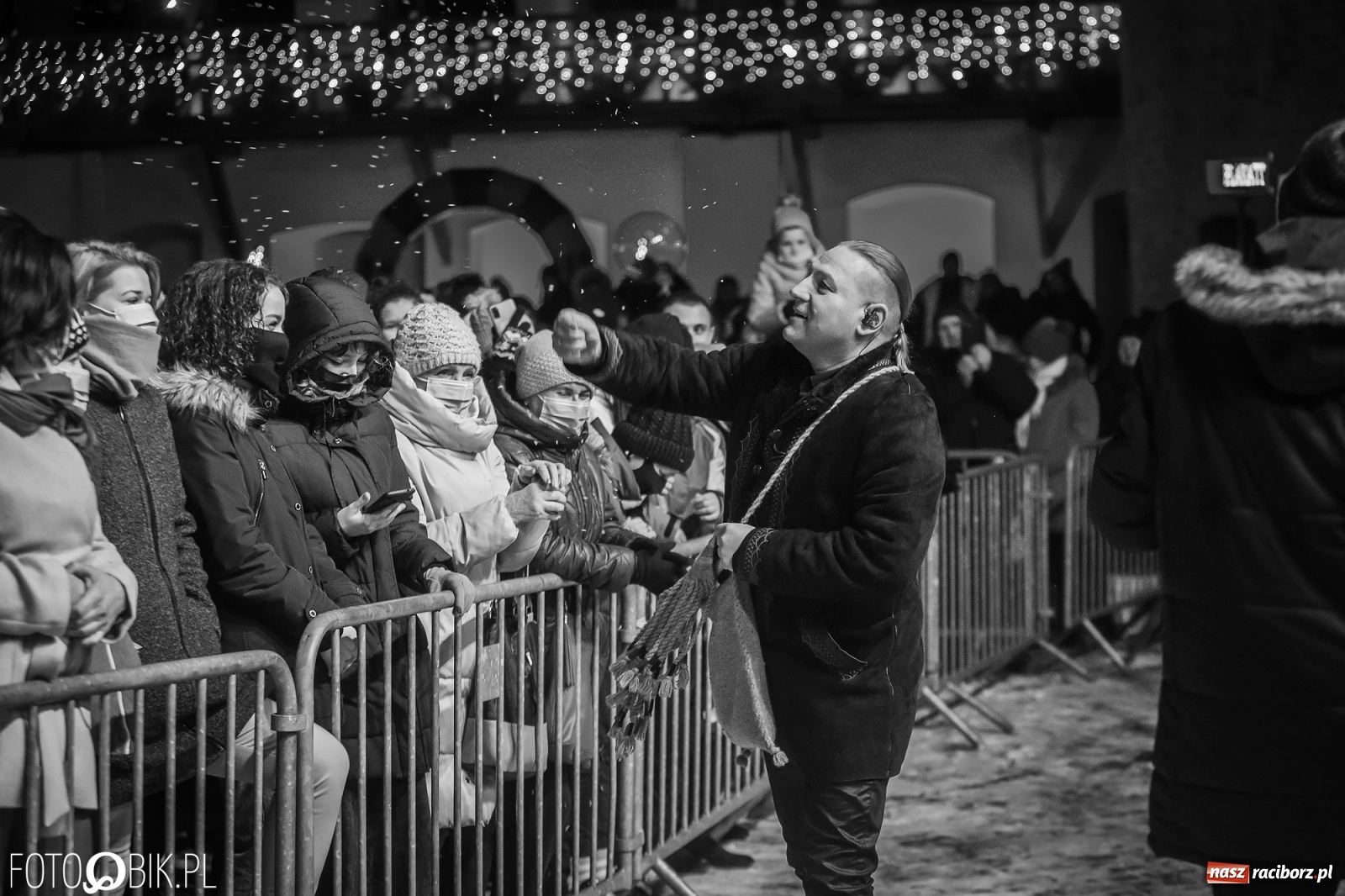 Zdjęcie w galerii na portalu naszraciborz.pl: Golec uOrkiestra rozgrzała publiczność na jarmarku [FOTO i WIDEO] wiadomości z regionu