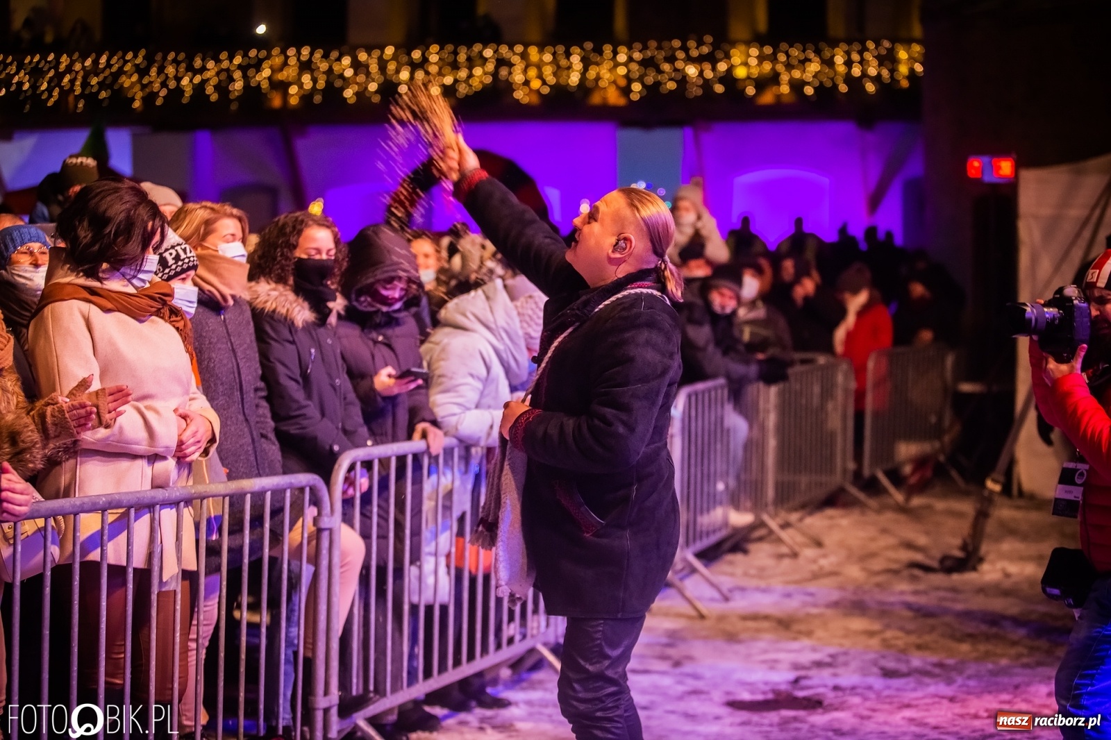 Zdjęcie w galerii na portalu naszraciborz.pl: Golec uOrkiestra rozgrzała publiczność na jarmarku [FOTO i WIDEO] wiadomości z regionu