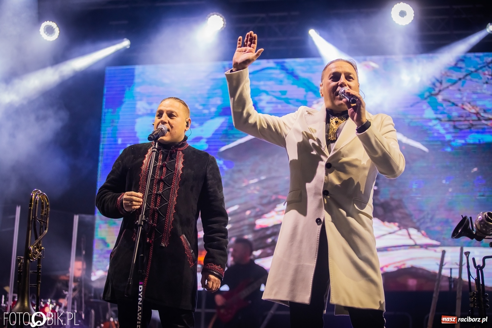 Zdjęcie w galerii na portalu naszraciborz.pl: Golec uOrkiestra rozgrzała publiczność na jarmarku [FOTO i WIDEO] wiadomości z regionu