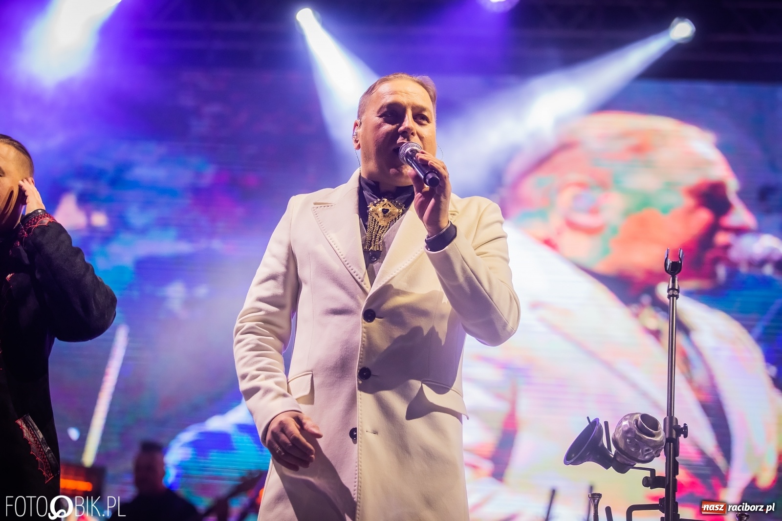 Zdjęcie w galerii na portalu naszraciborz.pl: Golec uOrkiestra rozgrzała publiczność na jarmarku [FOTO i WIDEO] wiadomości z regionu