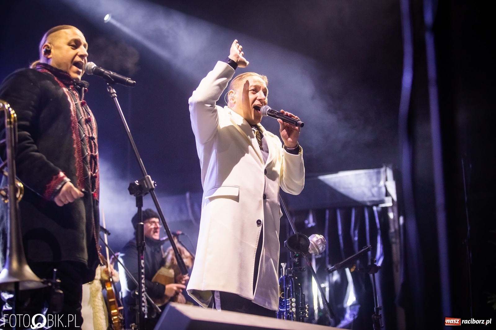 Zdjęcie w galerii na portalu naszraciborz.pl: Golec uOrkiestra rozgrzała publiczność na jarmarku [FOTO i WIDEO] wiadomości z regionu