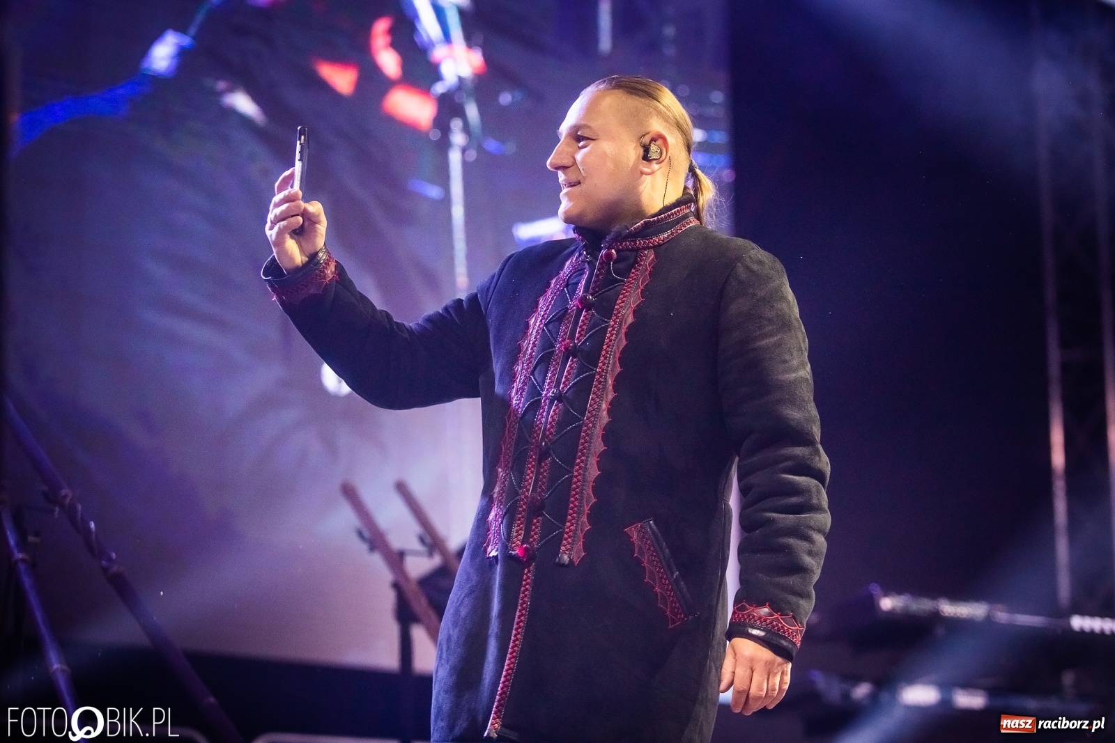 Zdjęcie w galerii na portalu naszraciborz.pl: Golec uOrkiestra rozgrzała publiczność na jarmarku [FOTO i WIDEO] wiadomości z regionu