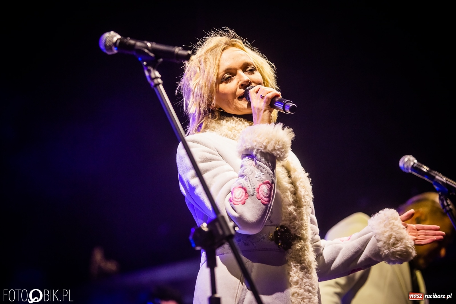 Zdjęcie w galerii na portalu naszraciborz.pl: Golec uOrkiestra rozgrzała publiczność na jarmarku [FOTO i WIDEO] wiadomości z regionu