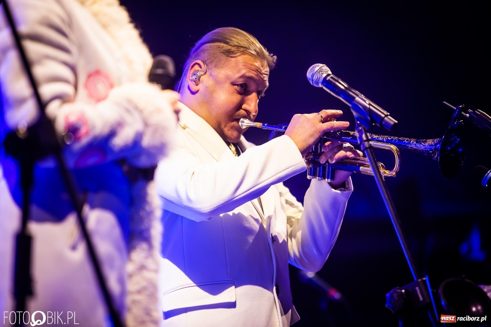 Zdjęcie w galerii na portalu naszraciborz.pl: Golec uOrkiestra rozgrzała publiczność na jarmarku [FOTO i WIDEO] wiadomości z regionu