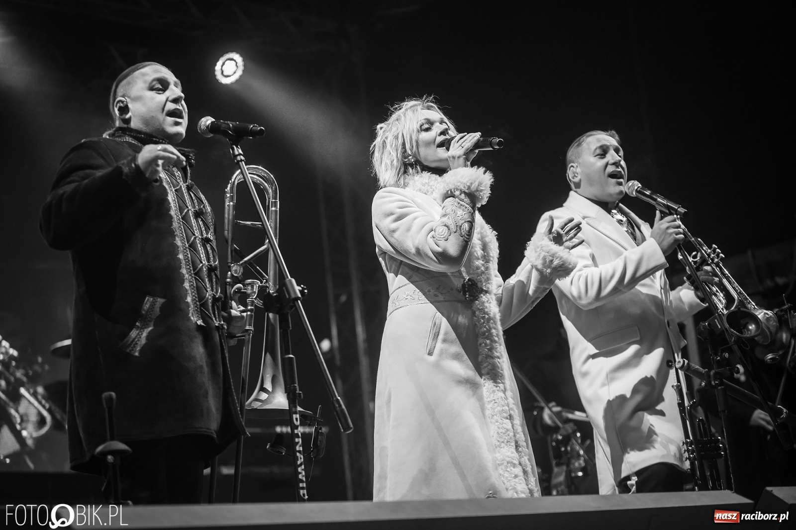 Zdjęcie w galerii na portalu naszraciborz.pl: Golec uOrkiestra rozgrzała publiczność na jarmarku [FOTO i WIDEO] wiadomości z regionu