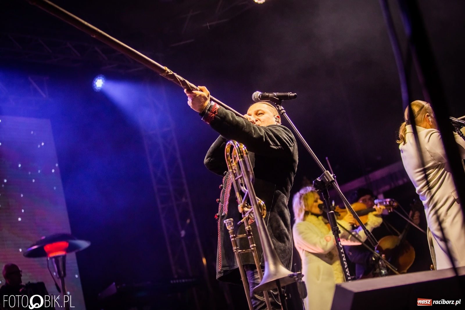 Zdjęcie w galerii na portalu naszraciborz.pl: Golec uOrkiestra rozgrzała publiczność na jarmarku [FOTO i WIDEO] wiadomości z regionu