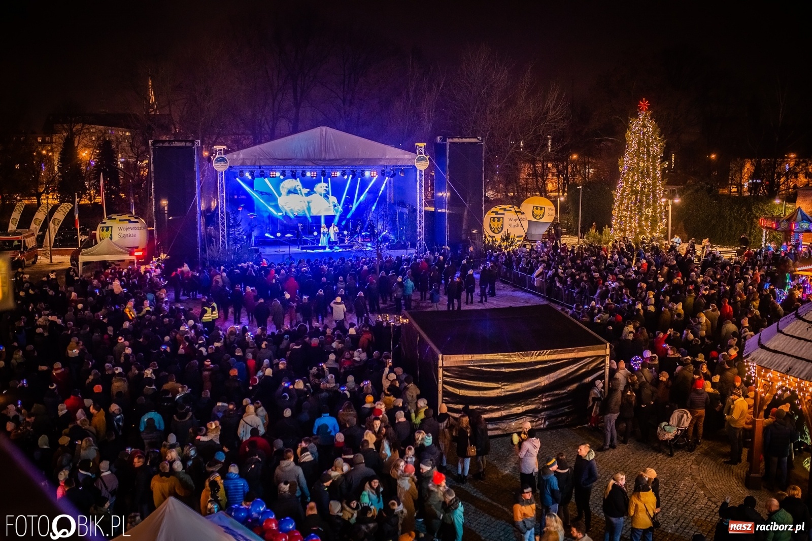 Zdjęcie w galerii na portalu naszraciborz.pl: Golec uOrkiestra rozgrzała publiczność na jarmarku [FOTO i WIDEO] wiadomości z regionu