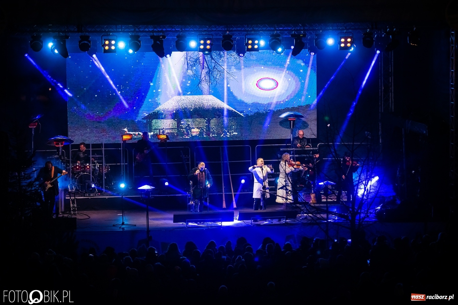 Zdjęcie w galerii na portalu naszraciborz.pl: Golec uOrkiestra rozgrzała publiczność na jarmarku [FOTO i WIDEO] wiadomości z regionu