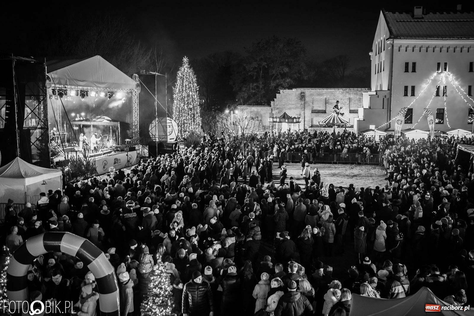 Zdjęcie w galerii na portalu naszraciborz.pl: Golec uOrkiestra rozgrzała publiczność na jarmarku [FOTO i WIDEO] wiadomości z regionu