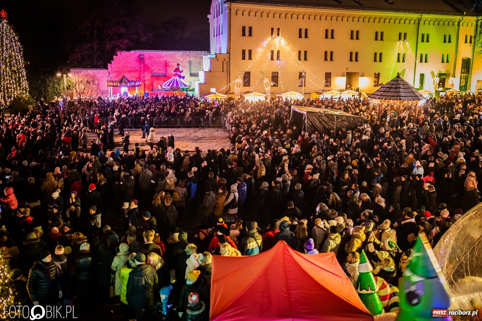 Zdjęcie w galerii na portalu naszraciborz.pl: Golec uOrkiestra rozgrzała publiczność na jarmarku [FOTO i WIDEO] wiadomości z regionu
