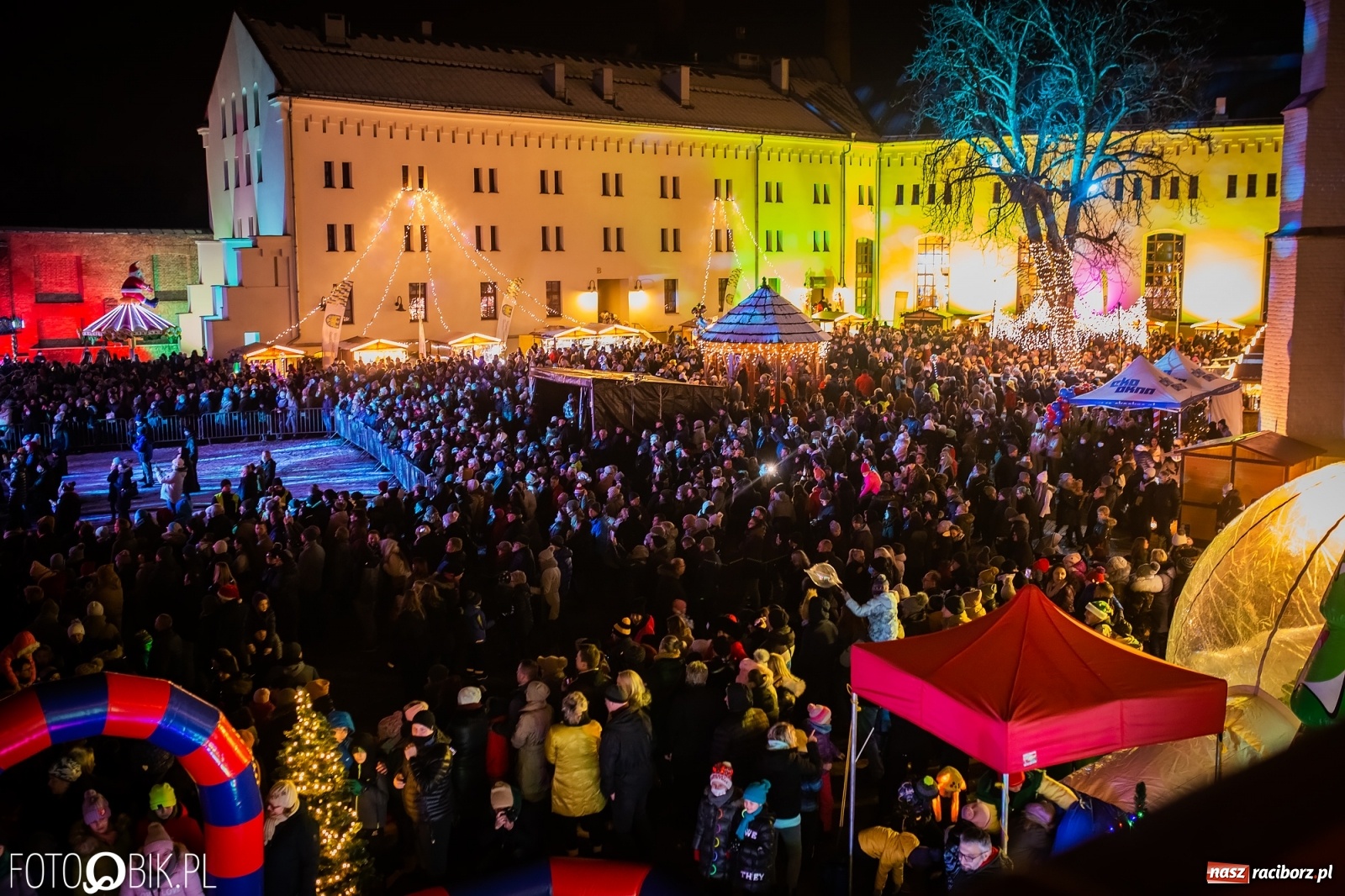 Zdjęcie w galerii na portalu naszraciborz.pl: Golec uOrkiestra rozgrzała publiczność na jarmarku [FOTO i WIDEO] wiadomości z regionu