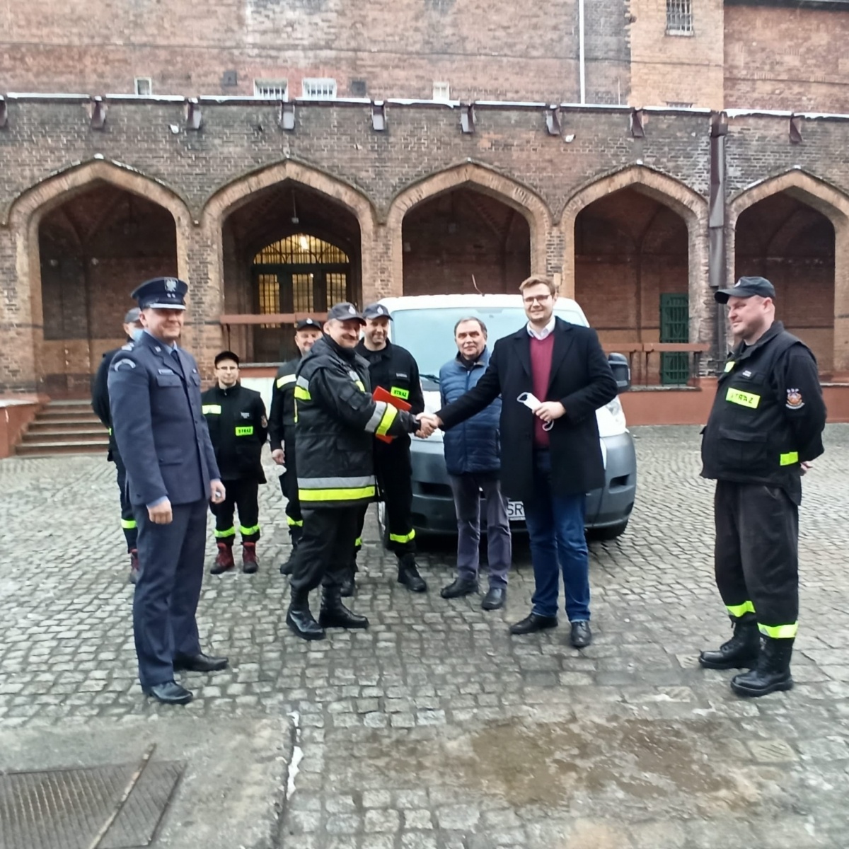 Zdjęcie w galerii na portalu naszraciborz.pl: Zza więziennych murów do OSP Samborowice wiadomości z regionu