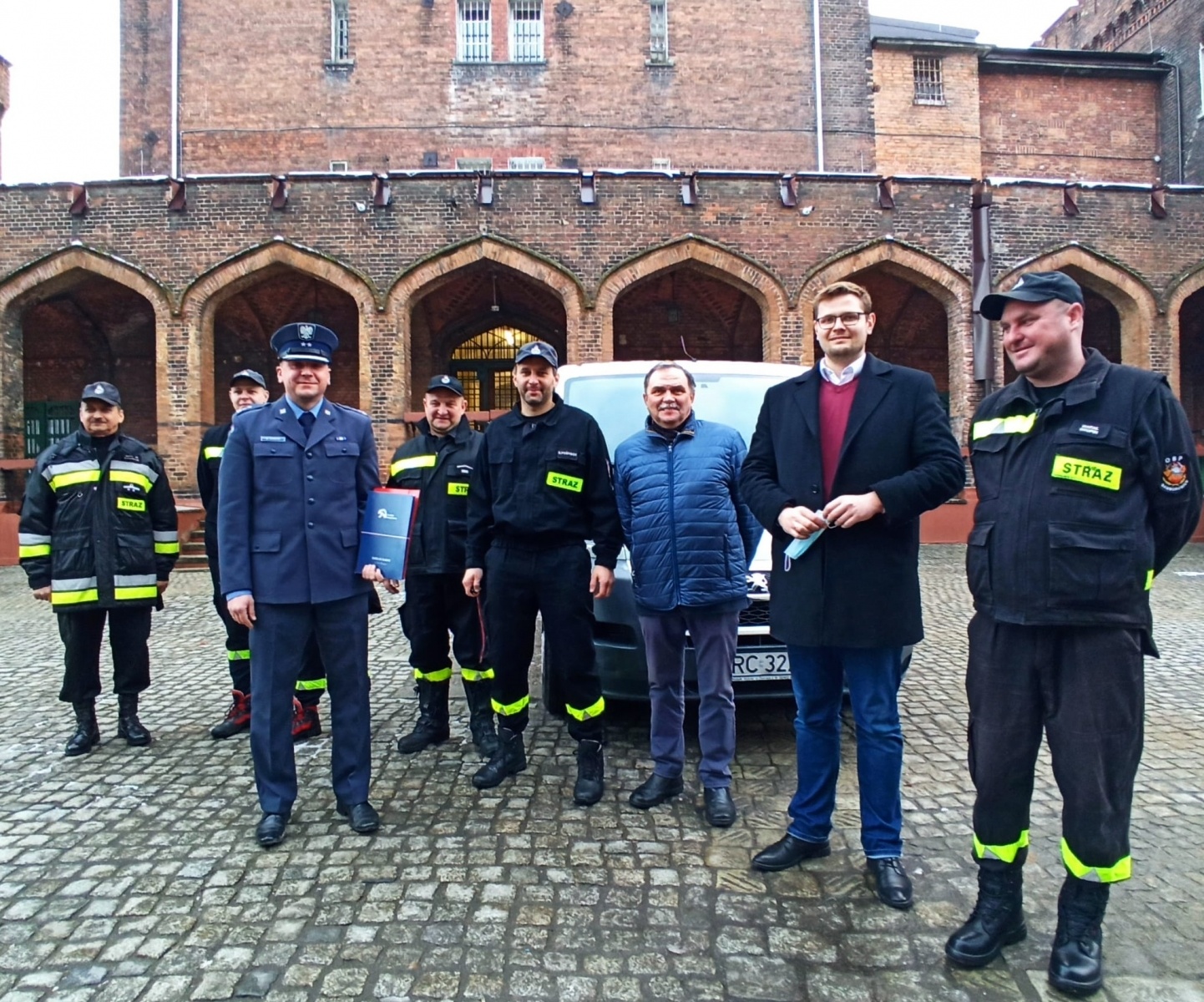 Zdjęcie w galerii na portalu naszraciborz.pl: Zza więziennych murów do OSP Samborowice wiadomości z regionu