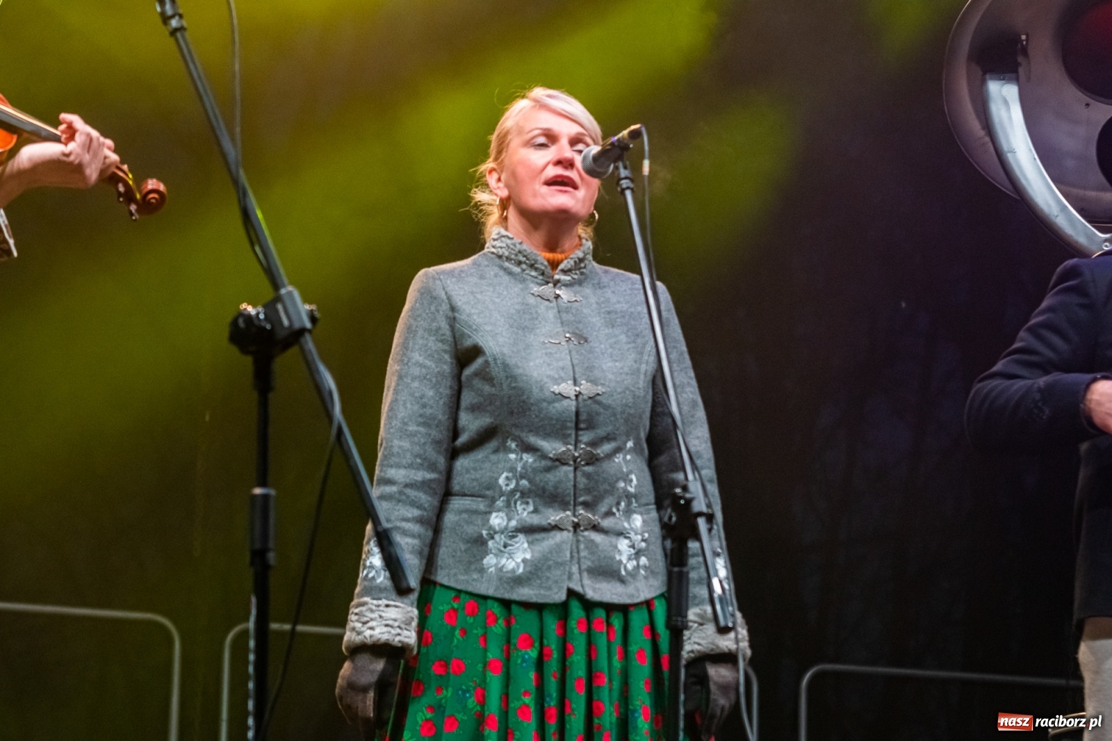 Zdjęcie w galerii na portalu naszraciborz.pl: Chóralne śpiewy i góralskie rytmy - niedziela na zamkowym jarmarku [FOTO i WIDEO] wiadomości z regionu