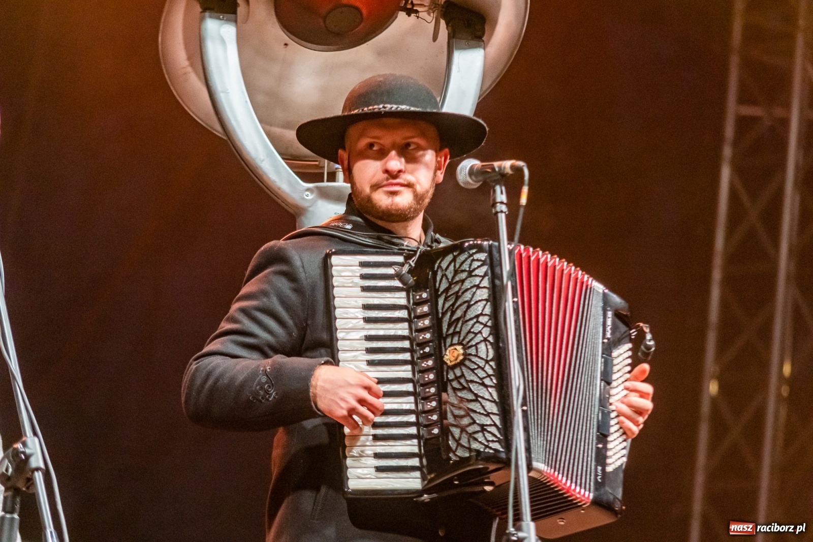 Zdjęcie w galerii na portalu naszraciborz.pl: Chóralne śpiewy i góralskie rytmy - niedziela na zamkowym jarmarku [FOTO i WIDEO] wiadomości z regionu