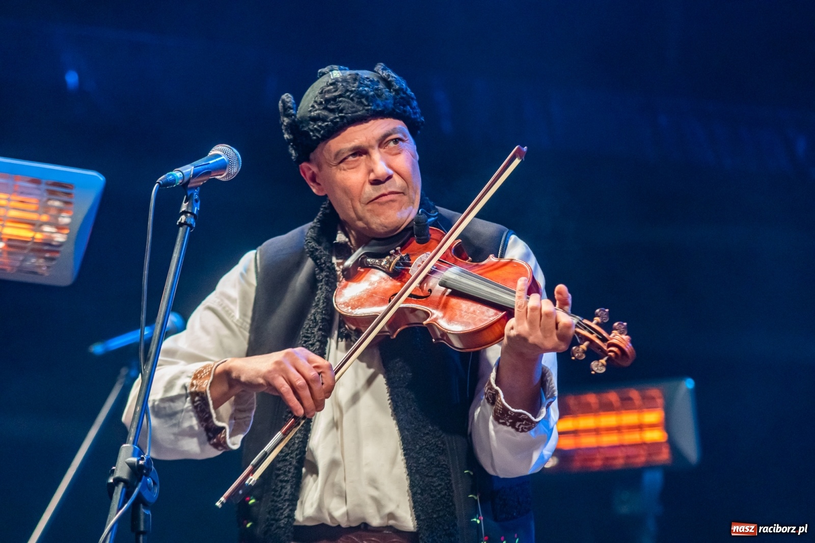 Zdjęcie w galerii na portalu naszraciborz.pl: Chóralne śpiewy i góralskie rytmy - niedziela na zamkowym jarmarku [FOTO i WIDEO] wiadomości z regionu