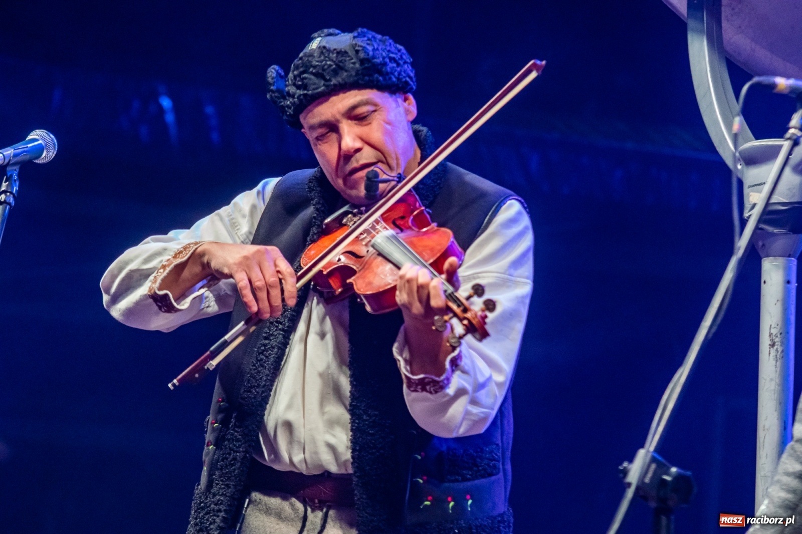 Zdjęcie w galerii na portalu naszraciborz.pl: Chóralne śpiewy i góralskie rytmy - niedziela na zamkowym jarmarku [FOTO i WIDEO] wiadomości z regionu