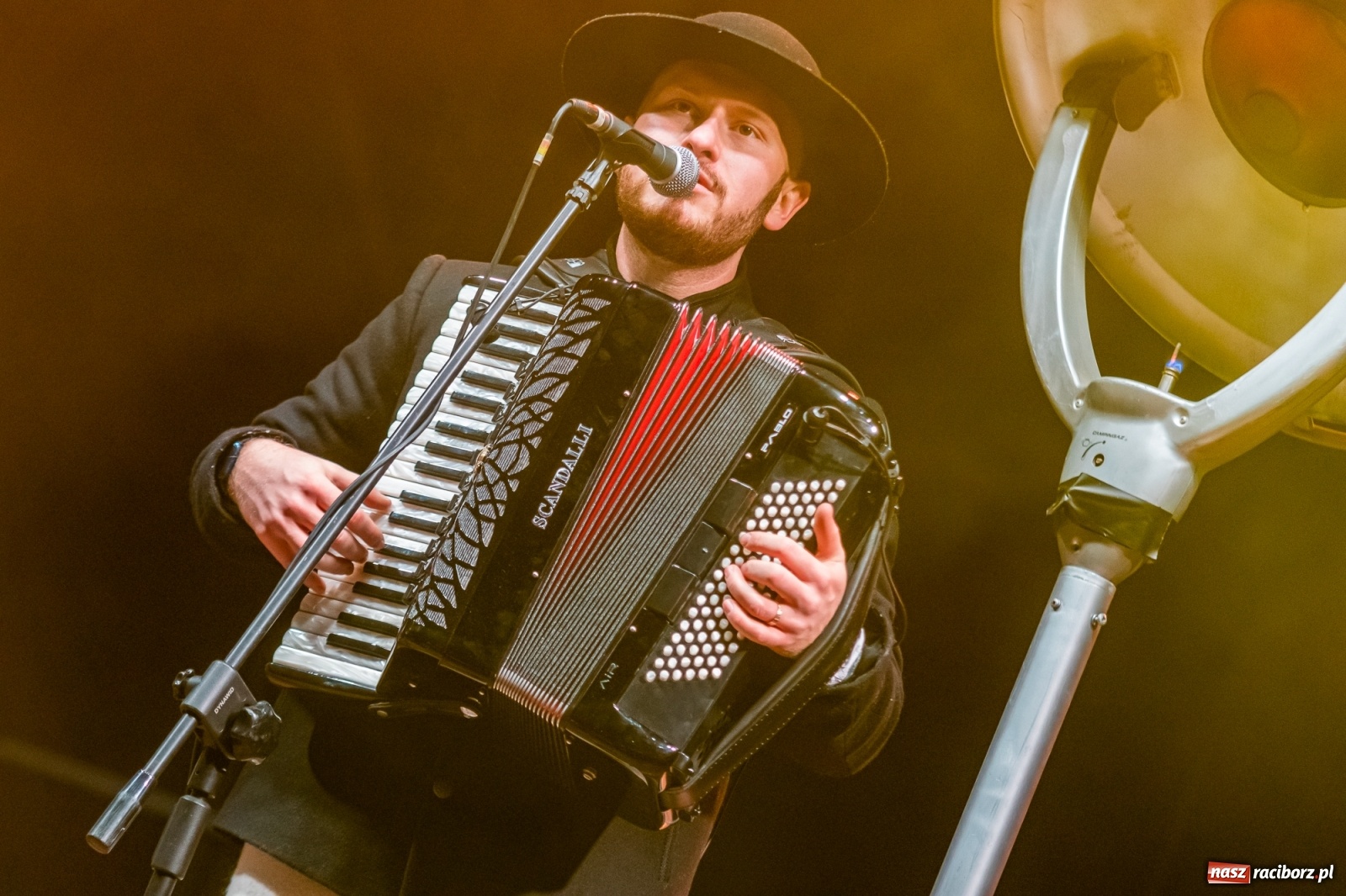 Zdjęcie w galerii na portalu naszraciborz.pl: Chóralne śpiewy i góralskie rytmy - niedziela na zamkowym jarmarku [FOTO i WIDEO] wiadomości z regionu