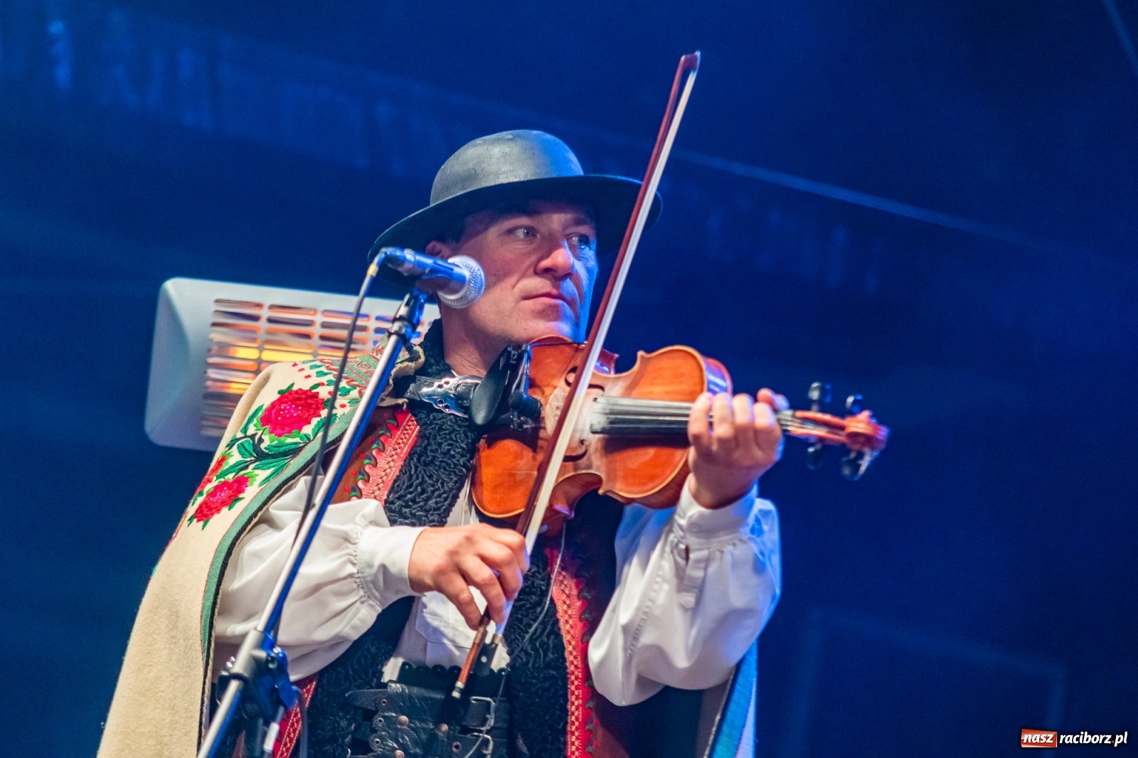 Zdjęcie w galerii na portalu naszraciborz.pl: Chóralne śpiewy i góralskie rytmy - niedziela na zamkowym jarmarku [FOTO i WIDEO] wiadomości z regionu