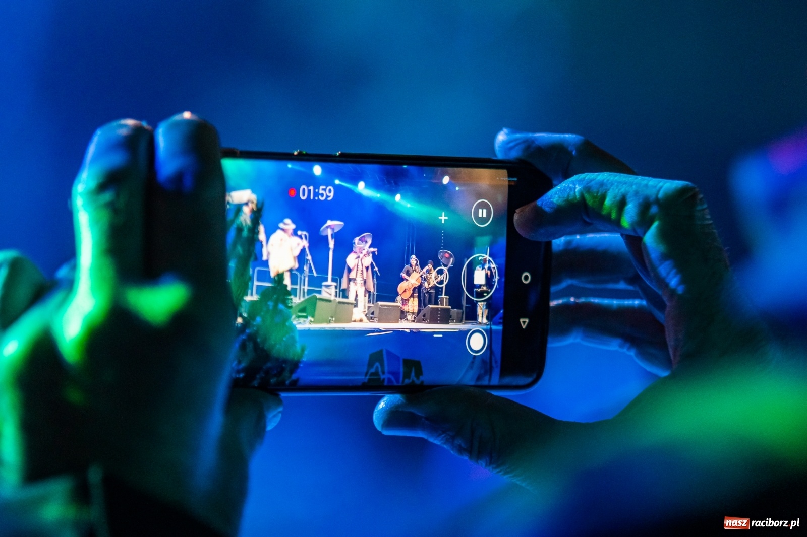 Zdjęcie w galerii na portalu naszraciborz.pl: Chóralne śpiewy i góralskie rytmy - niedziela na zamkowym jarmarku [FOTO i WIDEO] wiadomości z regionu